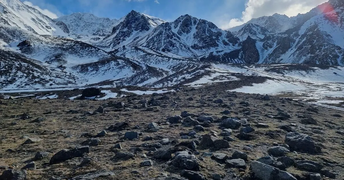 Snowy peaks above a stony plateau in the Cordón del Plata